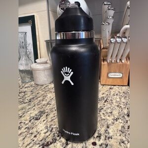 Hydro Flask Midnight Black Bottle